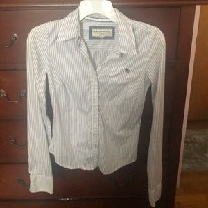 abercrombie Girls size XL or would fit Junior XS oxford button up shirt. EUC